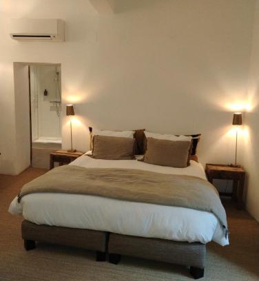 Beaumettes House | Relax at Au Ralenti du Lierre: Pet-Friendly Oceanfront Oasis