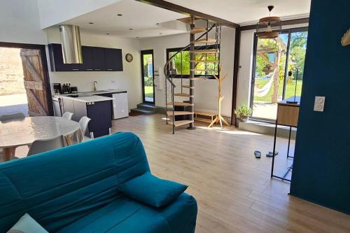 Bergerac House | Relax at Au séchoir à Tabac - 4-Star Oceanfront Escape