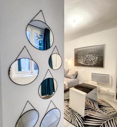 Decre-Cathedrale Apartment | Inviting Comfort at Au Soleil Dormant - Family Friendly Stay