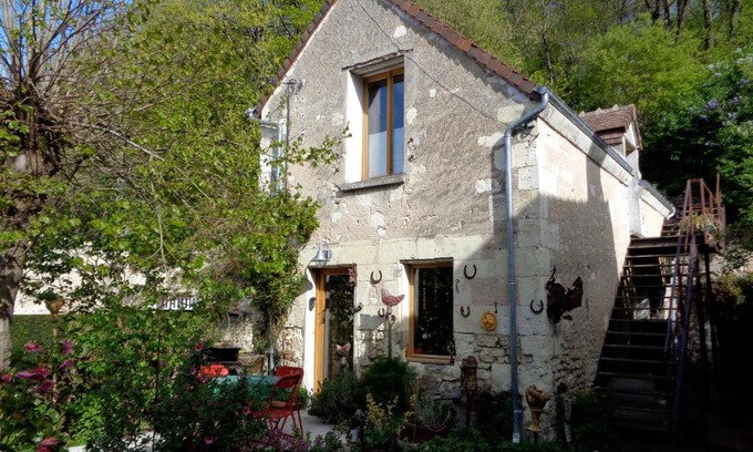 Chissay-en-Touraine House | Discover Au Soleil Joyeux: Family-Friendly & Pet Welcoming