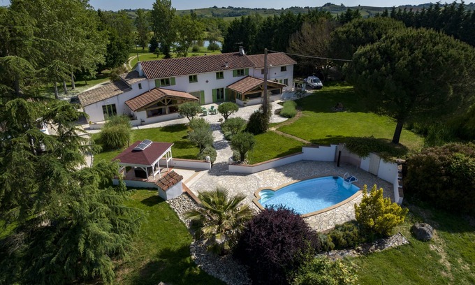 Saint-Martin-dOydes House | Experience Au Temps Suspendu: Ideal Gîte for 16 in Pyrenees
