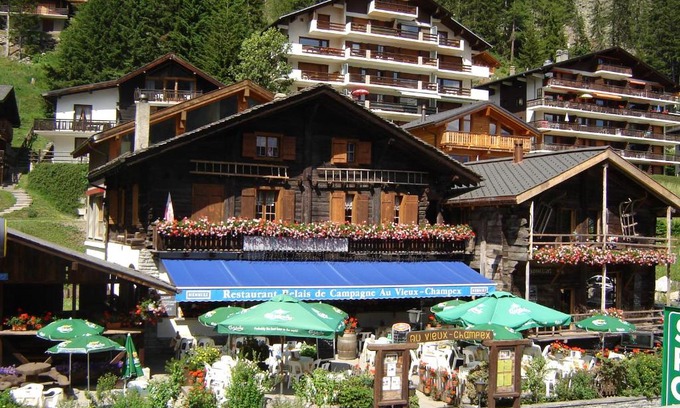 Champex-Lac Apartment | Discover Au Vieux Champex: Pet-Friendly Getaway with Dining
