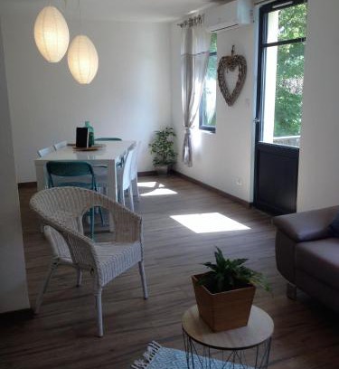 Carcassonne Apartment | Relaxing AU VIEUX LAVOIR: 4-Star with Ocean Views & Garden