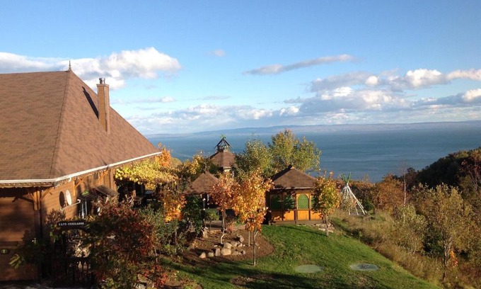 Petite-Riviere-Saint-Francois Hotel | Inviting Auberge La Cote d'Or with Oceanfront Views