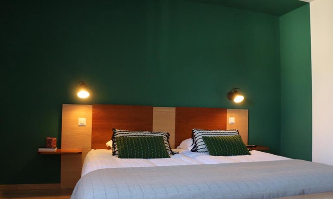 Tannay Hotel | Discover Auberge Au Lion d'Or: Pet-Friendly Retreat