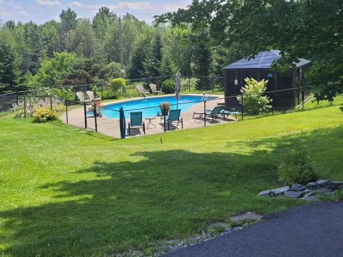 Magog Bed & Breakfast | Relax at Auberge Aux Deux Pères: Oceanfront Oasis