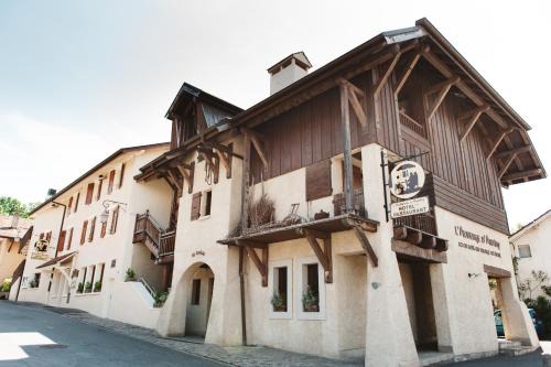 Anthy-sur-Leman Hotel | Cozy Auberge d'Anthy: Pet-Friendly Stay with Breakfast