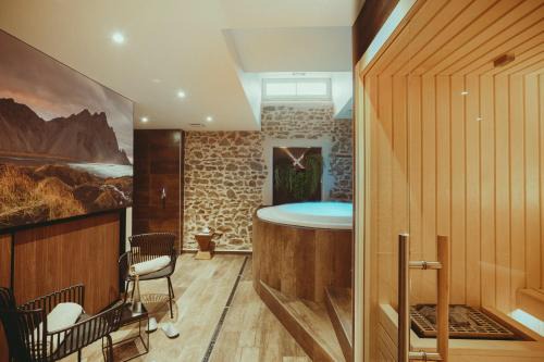 Vaux-en-Beaujolais Hotel | Discover Auberge de Clochemerle: Spa & Gastronomic Dining