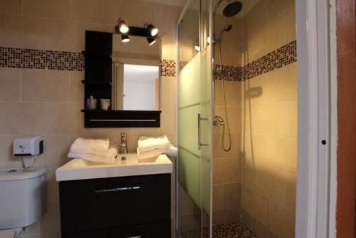 Sainte-Croix-du-Verdon Hotel | Cozy Le Comptoir: Pet-Friendly Stay with On-Site Dining