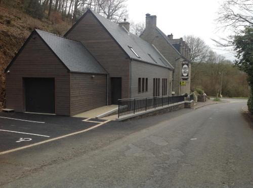 Hambye Hotel | Discover Auberge De L'Abbaye: Pet Friendly & Family-Friendly