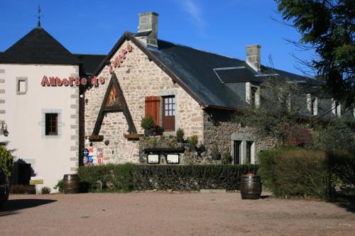 Quarre-les-Tombes Hotel | Pet-Friendly Retreat at Auberge De L'Atre - Rated 8.5/10