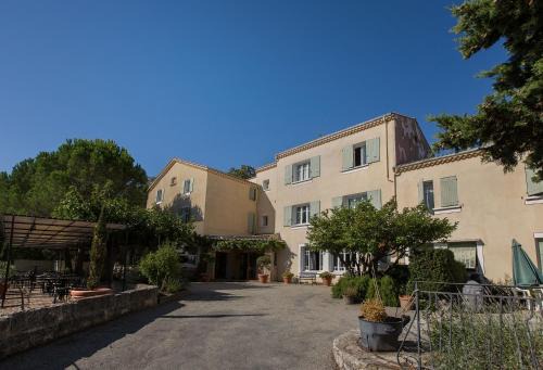 Dieulefit Hotel | Experience the Comfort at Auberge de l'Escargot d'Or