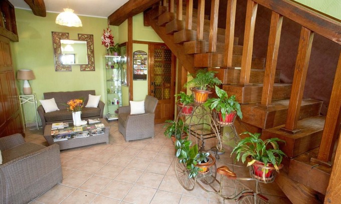 Rosoy Hotel | Eco-Friendly Retreat at Auberge de l'Hélix with Breakfast