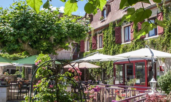 Creysse Hotel | Discover Auberge de l'Ile: Family-Friendly Getaway with Dining