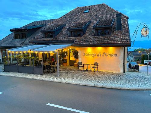 Arzier Hotel | Discover Auberge de l'Union: Pet-Friendly & Family-Oriented