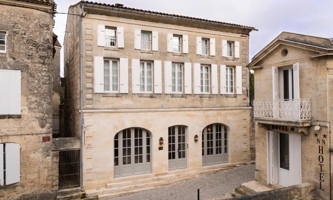 Saint-Emilion Hotel | Cozy Auberge de la Commanderie: Pet-Friendly & Family Ready