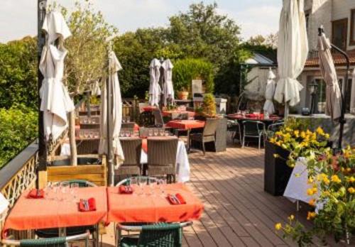Saint-Remy-l'Honore Bed & Breakfast | Discover Auberge de la Garenne: Guest Rated 9/10 with Breakfast