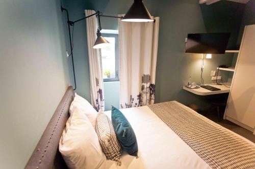 Saint-Launeuc Hotel | Inviting Auberge de la Hardouinais-Arduen with Top Amenities
