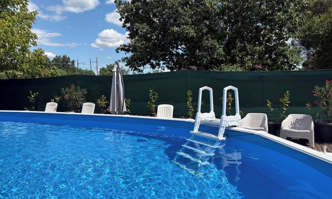 Lamagistere Hotel | Relax at Auberge de Lamagistère with Pool and Spa Access