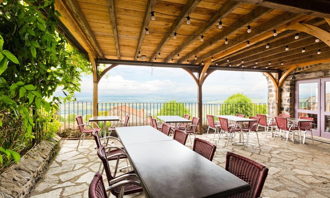 Usson Hotel | Family-Friendly Auberge de Margot with Top-Rated Dining