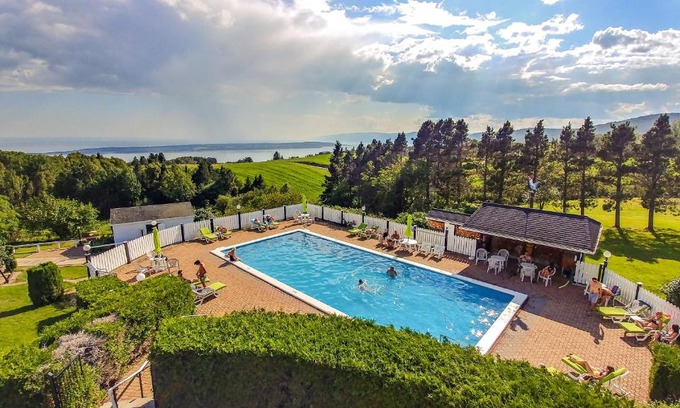 Les Eboulements Hotel | Relaxing Oceanfront Escape at Auberge de nos Aieux