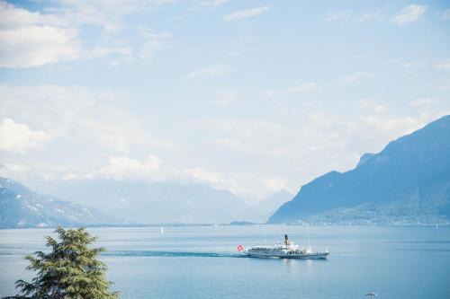 Rivaz Hotel | Relaxing Auberge de Rivaz: Pet-Friendly with Ocean Views