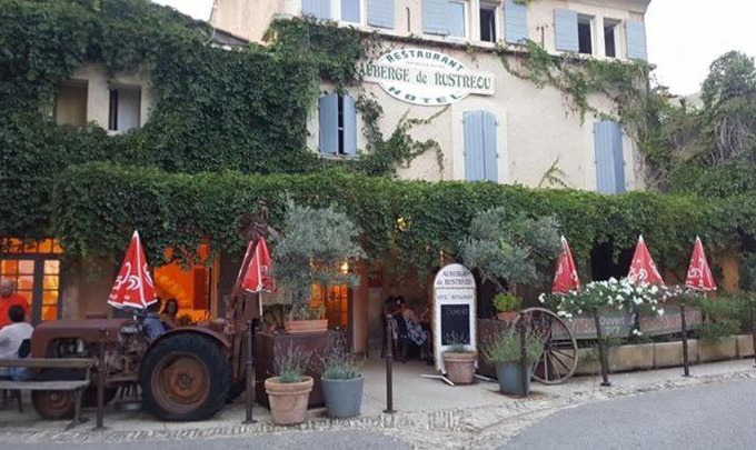 Rustrel Hotel | Discover Auberge de Rustréou: Family-Friendly Getaway
