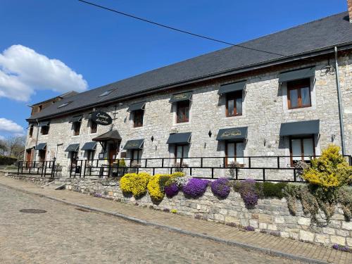 Falmagne Hotel | Welcoming Auberge Des Cretes with Breakfast & Family Fun