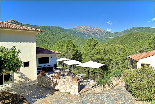 Guagno les Bains Hotel | Pet-Friendly Retreat at Auberge des Deux Sorru - Family Welcome