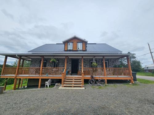 Mauricie Apartment | Discover Relaxation at Auberge des Elphes - Pet Friendly Escape