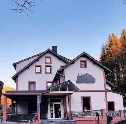 Meisenthal Hotel | Discover Auberge Des Mésanges: Pet-Friendly Retreat
