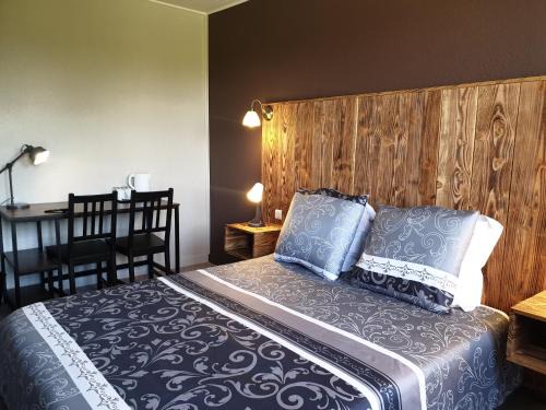 Peyrat-le-Chateau Hotel | Pet-Friendly Stay at Auberge du Bois de l'étang & Motel les Tilleuls