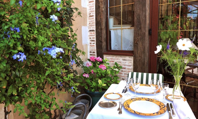 Coulombiers Hotel | Discover Relaxation at Auberge du Centre - Poitou Hotel
