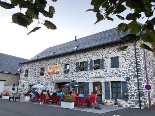 Montgreleix Hotel | Welcoming Auberge du Cezallier: Rated 8.9/10 with Great Amenities