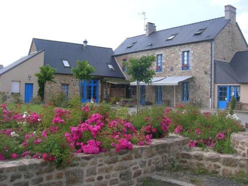 Vendel Hotel | Explore Auberge du Couesnon: Pet-Friendly & Family Access
