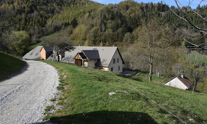 Dolleren Hotel | Pet-Friendly Auberge du Graber with Restaurant & Family Amenities
