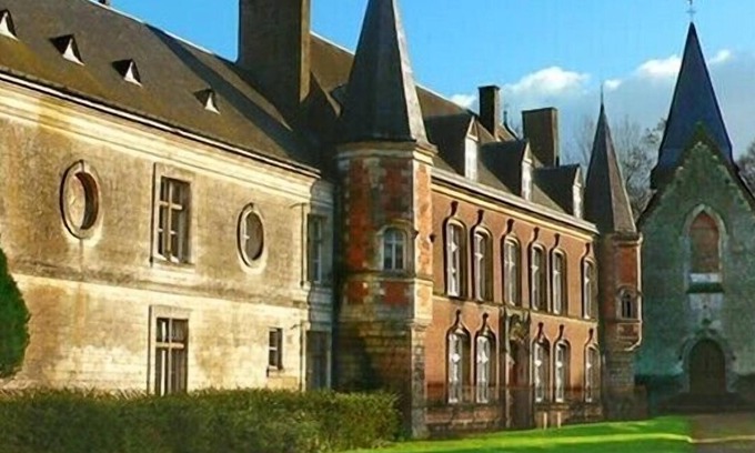 Argoules Hotel | Relax at Auberge du Gros Tilleul with Pool and Spa