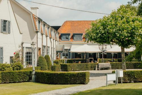 Sint-Martens-Latem Hotel | Relax at Auberge du Pêcheur with Oceanfront Views