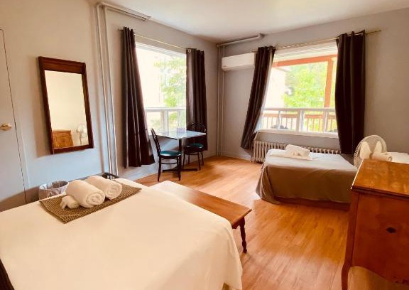 Riviere Eternite Hotel | Family-Friendly Auberge du Presbytère de Rivière-Éternité