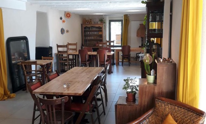 Beaumont Hotel | Discover Auberge du Thélème: Pet-Friendly Retreat