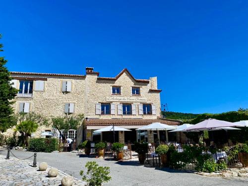 Cabris Hotel | Inviting Auberge du Vieux Château: Family-Friendly Escape