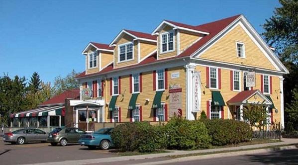 Shediac Hotel | Budget-Friendly Stay at Auberge Gabriele Inn with Breakfast