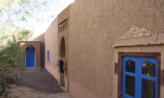 Taouz Hotel | Discover Auberge Hassi Ouzina: Family-Friendly Retreat