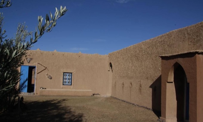 Taouz Hotel | Discover Auberge Hassi Ouzina: Family-Friendly Retreat