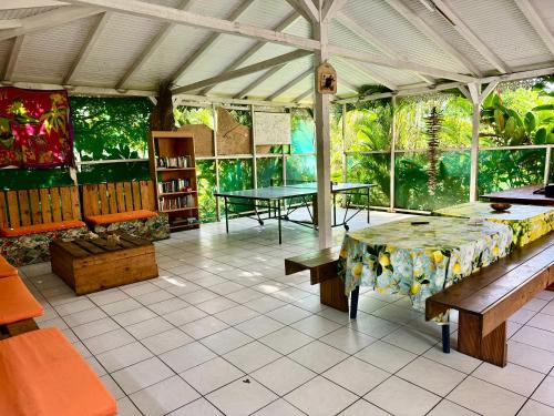 Bas Vent Hostel | Cozy Auberge K-WAN Hostel: Oceanfront Bliss Awaits You