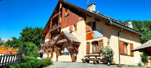 Puy-Saint-Pierre Hotel | Discover La Maison de Catherine: Pet-Friendly Paradise
