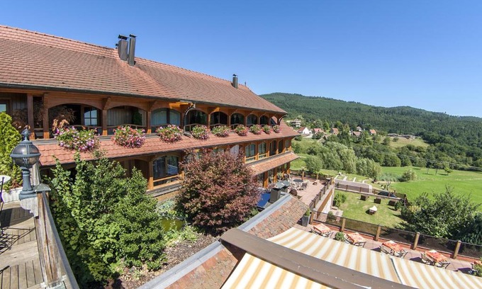 Thannenkirch Hotel | Relaxing Stay at Auberge La Meuniere with Oceanfront Views