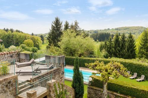Chataigneraie Cantalienne Hotel | Discover Auberge La Tomette: Oceanfront Retreat with Spa
