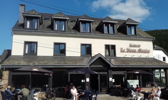 Poupehan Hotel | Relax at Auberge Le Vieux Moulin with Oceanfront Amenities