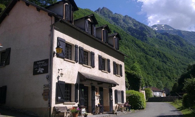 Couflens Hotel | Pet-Friendly Stay at Auberge Les Myrtilles - Rated 9.1